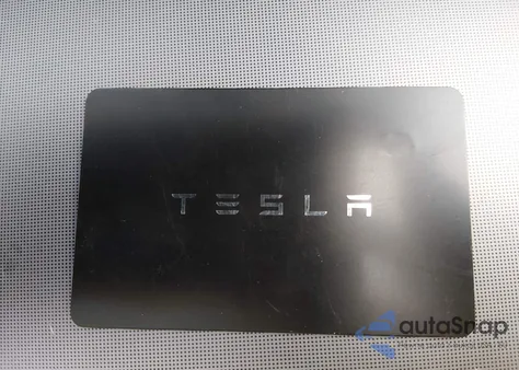 2026 Tesla Model Y Long Range Dual Motor All-Wheel Drive z USA, uszkodzony, nr VIN 7SAYGDED9TA418273